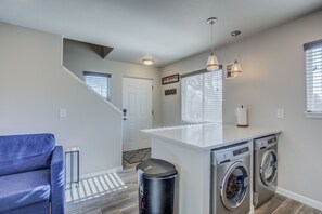 Cottage (1 Bedroom) | Laundry