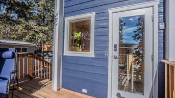 Chalet (1 Bedroom) | Balcony