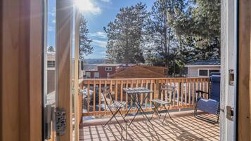 Chalet (1 Bedroom) | Balcony