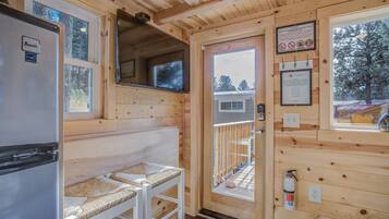 Chalet (1 Bedroom) | 2 bedrooms, bed sheets