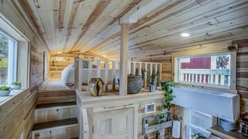 Chalet (1 Bedroom) | 2 bedrooms, bed sheets