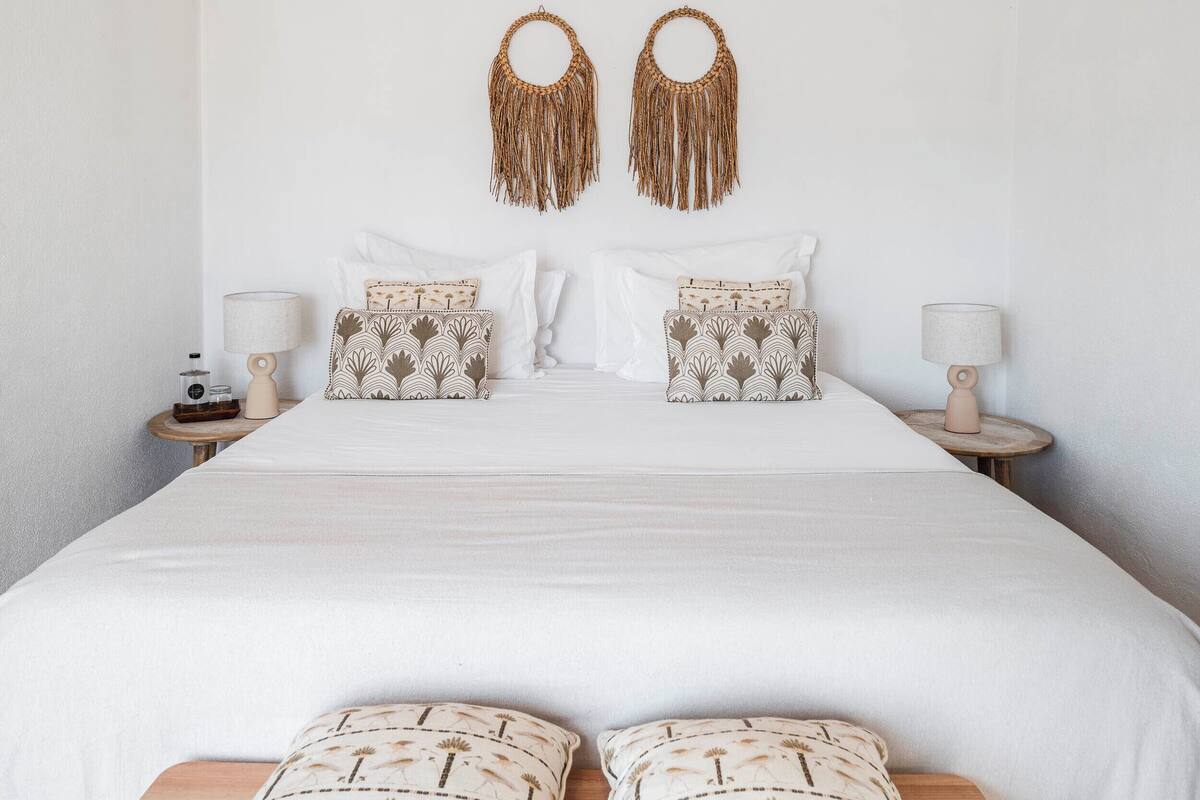 8 bedrooms, premium bedding, free cribs/infant beds, free WiFi