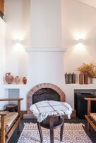 Family Studio Suite (Monsanto) | Living area | 32-cm flat-screen TV with satellite channels, TV