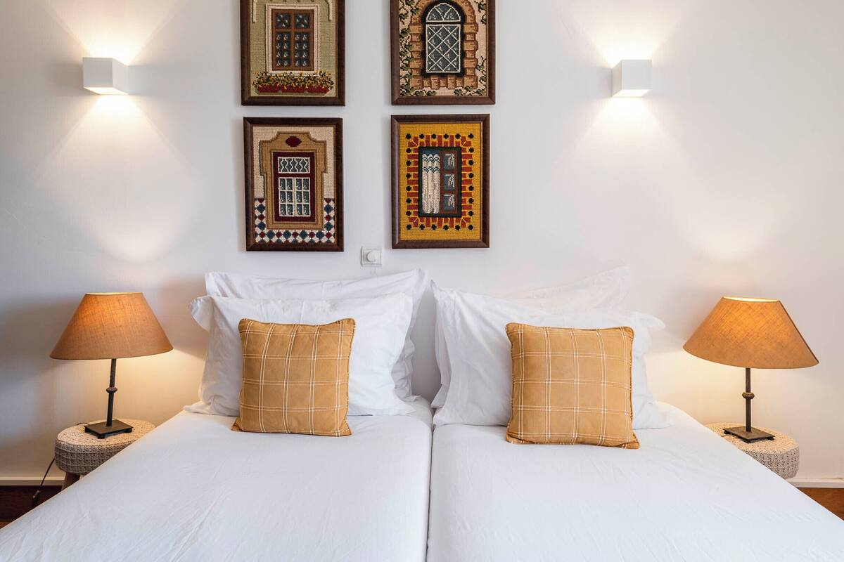 8 bedrooms, premium bedding, free cribs/infant beds, free WiFi
