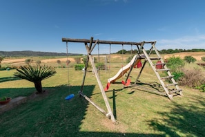 Zona de jocs infantil: a l'aire lliure