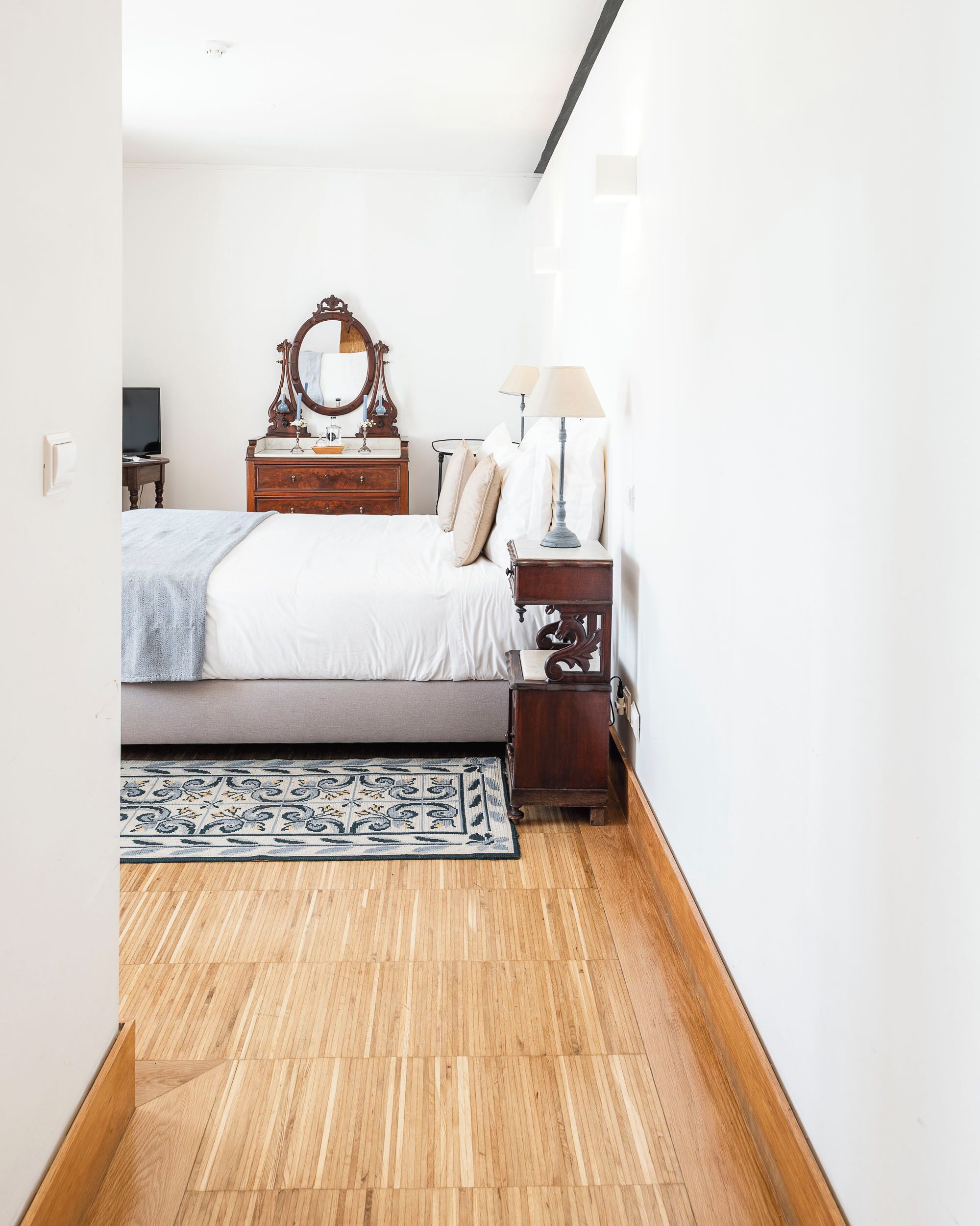 Premium bedding, free cribs/infant beds, free WiFi, bed sheets