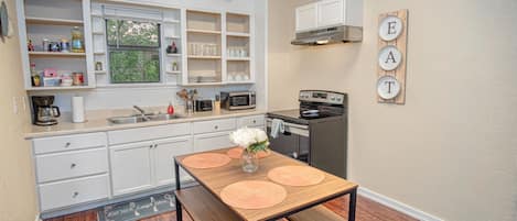 Departamento (2 Bedrooms) | Cocina privada | Refrigerador, microondas, horno y lavavajillas