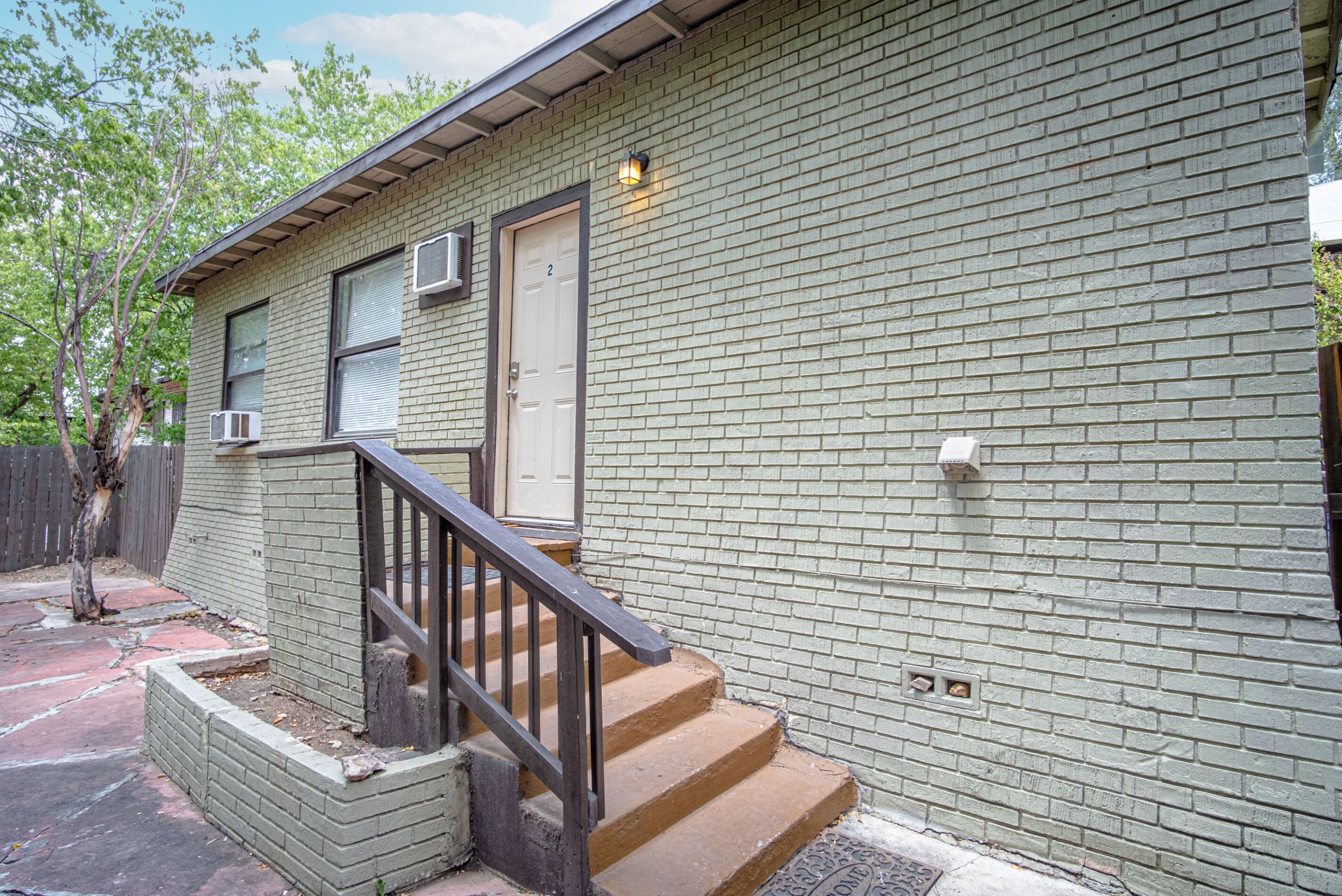 Mặt tiền nơi lưu trú