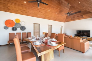 Villa, 3 Bedrooms, Non Smoking, Kitchen | In-room dining