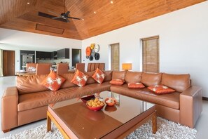 Villa, 4 Bedrooms, Non Smoking, Kitchen | Living room | Flat-screen TV, Netflix, streaming services