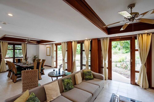 4 Bedroom Villa TG39 on Beach Front Resort SDV285-By Samui Dream Villas 