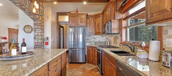 Kodiak Cabin, Great cabin located in upscale Steam Engine subdivision