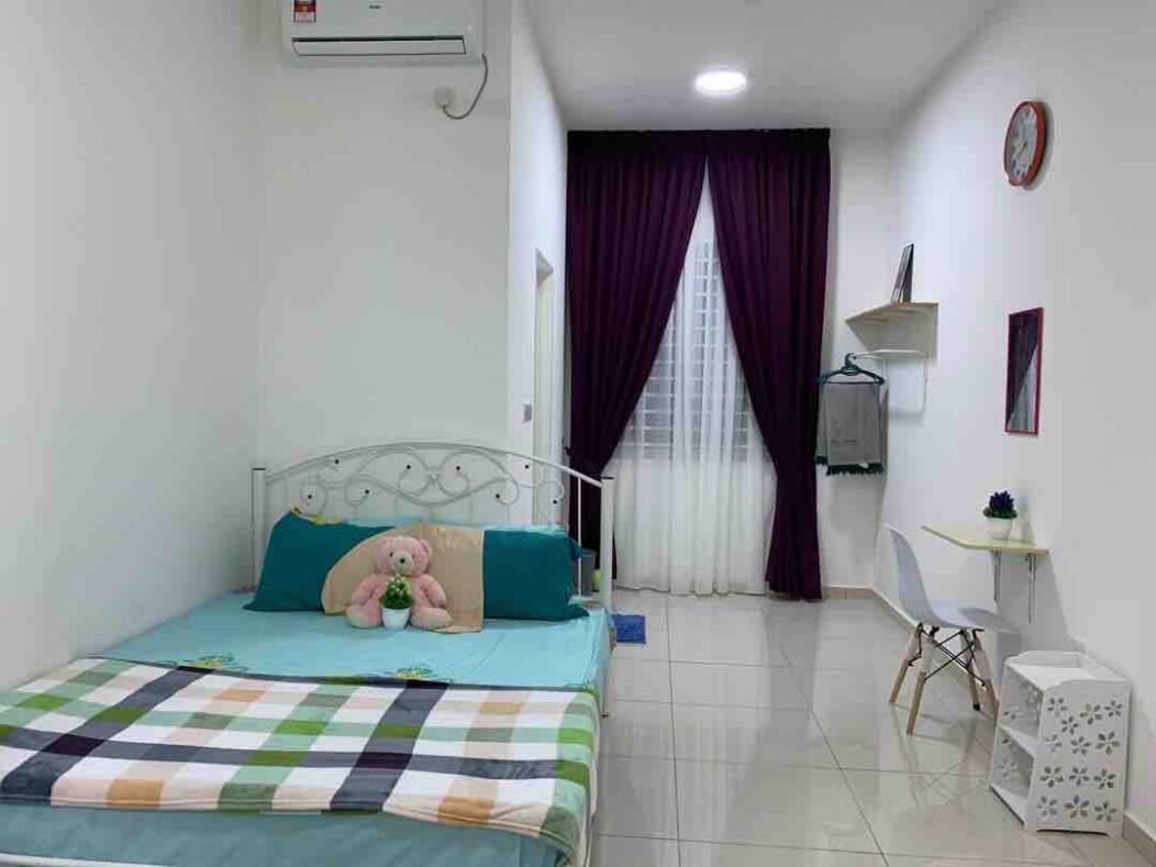 4 bedrooms, iron/ironing board