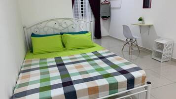 4 bedrooms, iron/ironing board