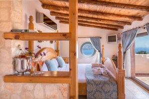 Deluxe-Zimmer, Whirlpool, Meerblick (Penthouse) | Minibar, Bügeleisen/Bügelbrett, kostenloses WLAN, Bettwäsche