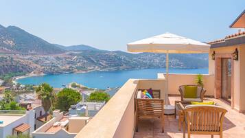 Deluxe Room, Jetted Tub, Sea View (Penthouse) | Terrace/patio