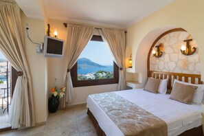 Suite, Meerblick | Minibar, Bügeleisen/Bügelbrett, kostenloses WLAN, Bettwäsche