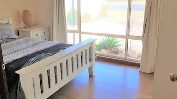 3 slaapkamers, een bureau, een strijkplank/strijkijzer, gratis wifi