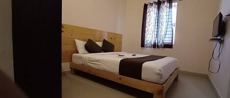 35 bedrooms, WiFi