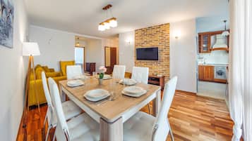 Apartment (17) | In-room dining