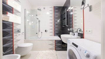 Apartment (23) | Bathroom | Hair dryer, towels