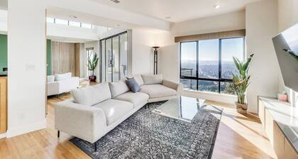 Luxurious & Modern 3 Bed/2.5 Bathroom Home with AC & gorgeous views of the SF Bay.