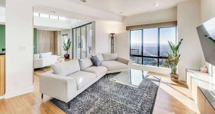 Luxurious Hillside Home w/AC & Gorgeous SF Views!