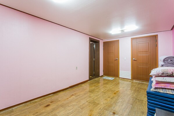 Unclassified image, 1 of 79, button - Buan Loveholic Pension (Buan)