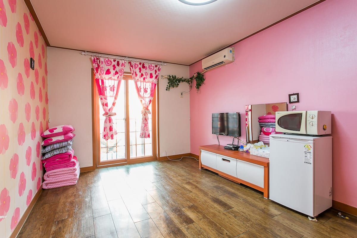 Studio, 1 Bedroom (Ondol - Miso 203) | WiFi (free)