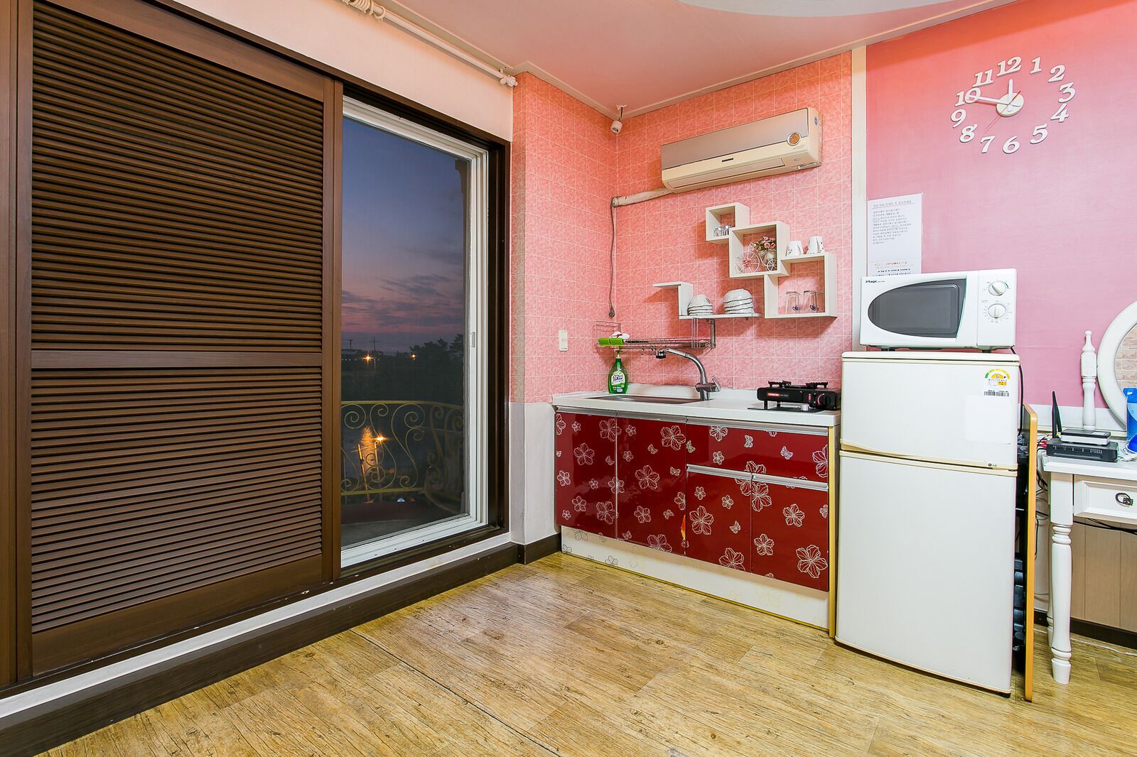 Fridge, microwave, stovetop, electric kettle