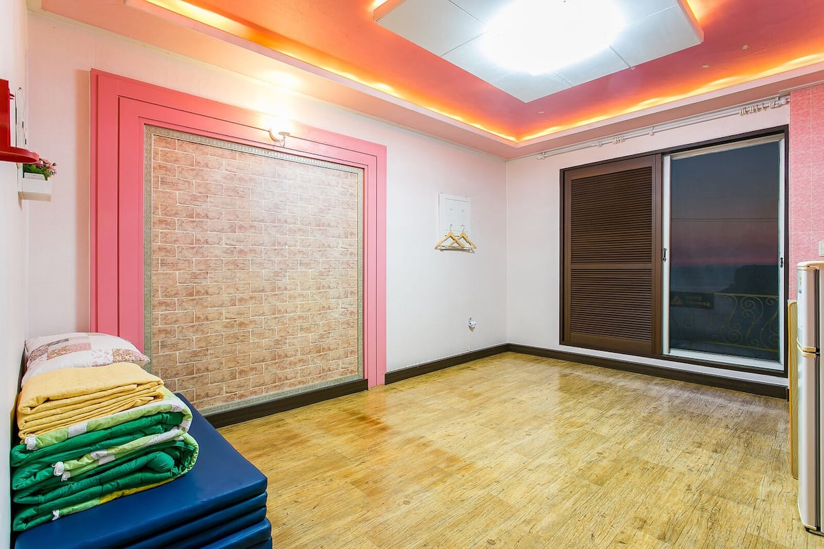 Double Room (Ondol - Dasom 205) | WiFi (free)