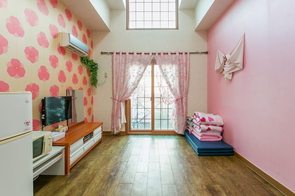 Studio, 1 Bedroom (Ondol - Soonsoo 205) | WiFi (free)