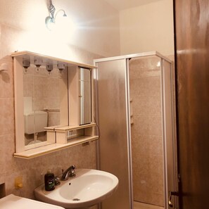 Appartement, 2 chambres | Salle de bain