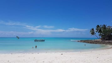 På stranden