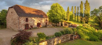 Schönes Cottage mit 2 Schlafzimmern, umgeben von Natur, Pool und Zugang zum Spielzimmer