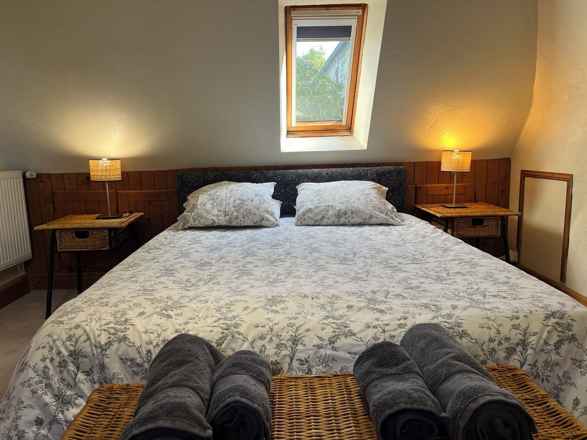 2 slaapkamers, een strijkplank/strijkijzer, gratis wifi, beddengoed