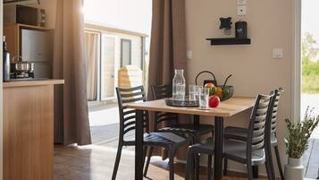 Premium Mobile Home (4/5 people) | Living area | Table tennis