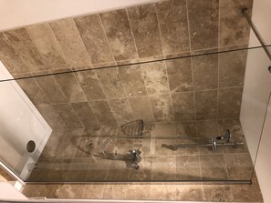 Shower, hair dryer, towels, soap - Self Catering Studio Apartment (Bath)