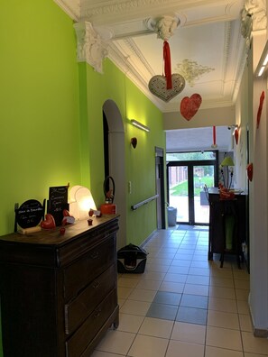 Interior entrance - Carpe Diem (Charleroi)