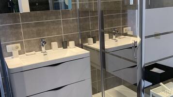 Chambre double (New York) | Salle de bain | Serviettes fournies
