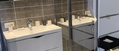 Double Room (New York) | Bathroom | Towels