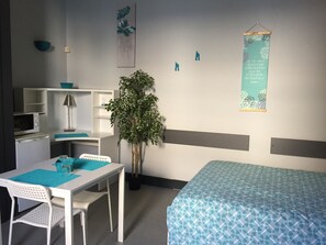 Minibar, decoración personalizada y muebles diferentes 