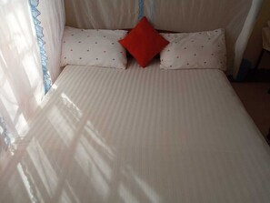 4 habitaciones, tabla de planchar con plancha y wifi 