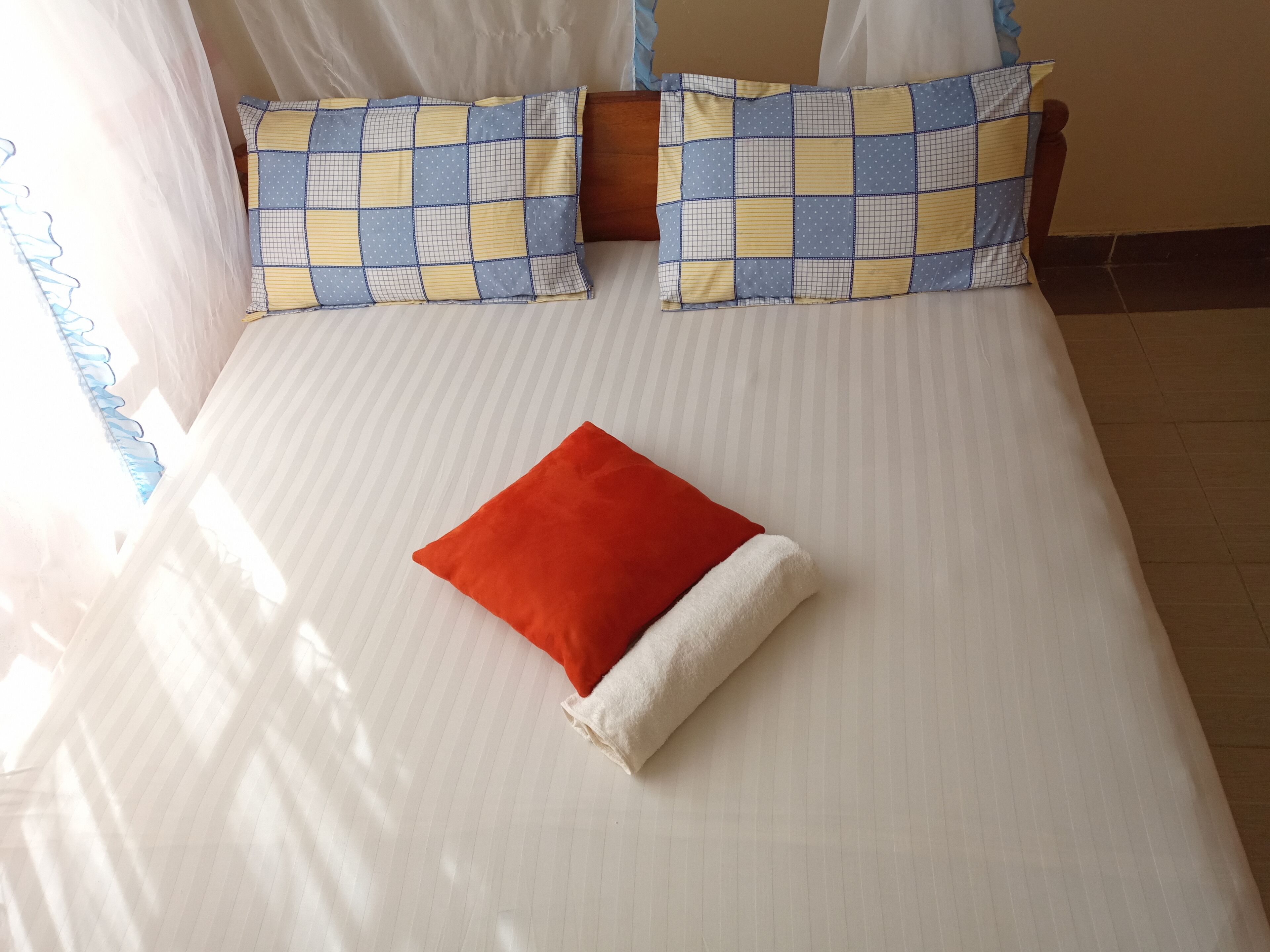 4 bedrooms, iron/ironing board, WiFi