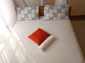 4 Schlafzimmer, Bügeleisen/Bügelbrett, WLAN