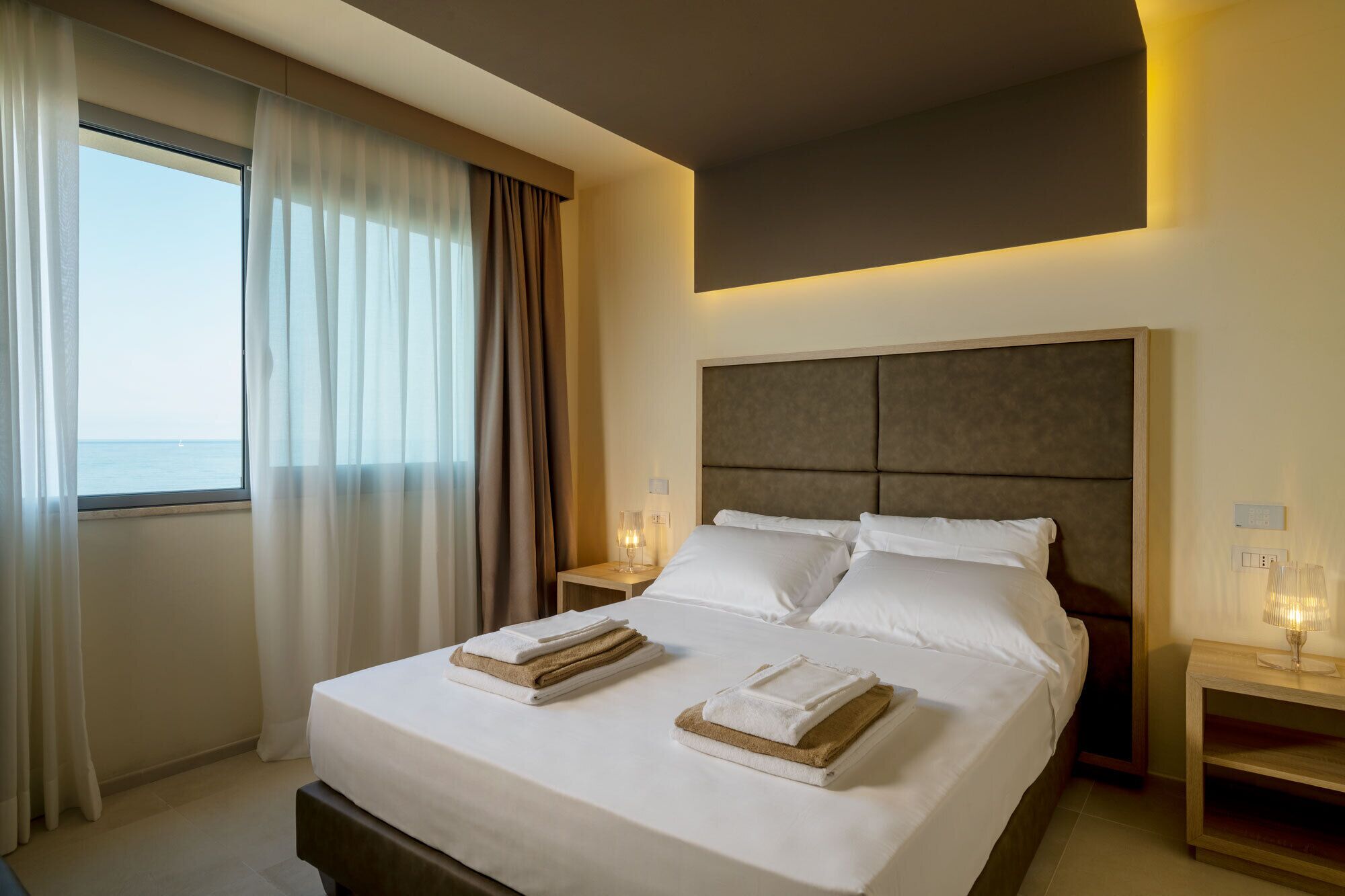 panoramic suite | premium bedding, down duvets, minibar, in-room safe