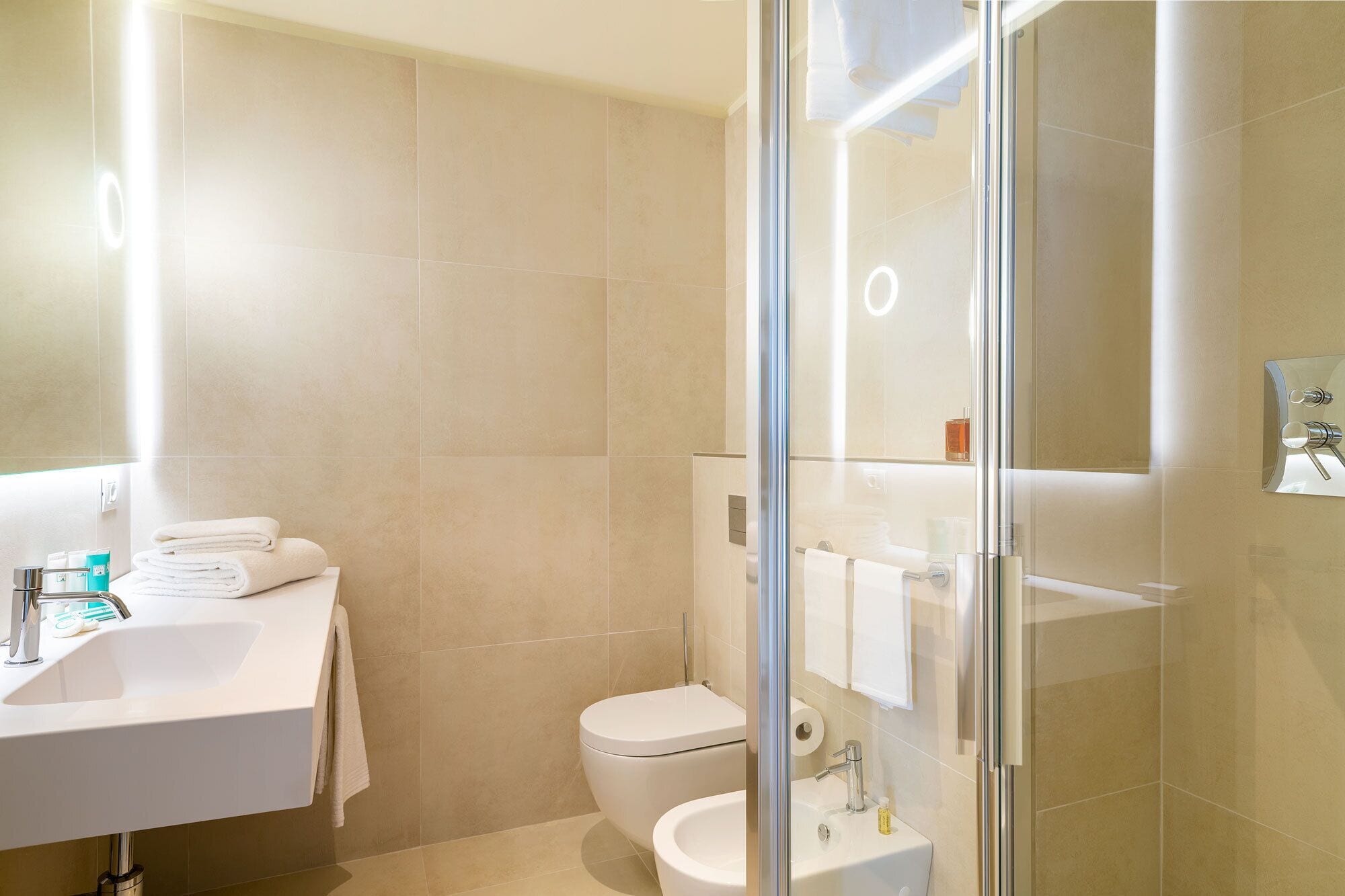 shower, rainfall showerhead, free toiletries, hair dryer