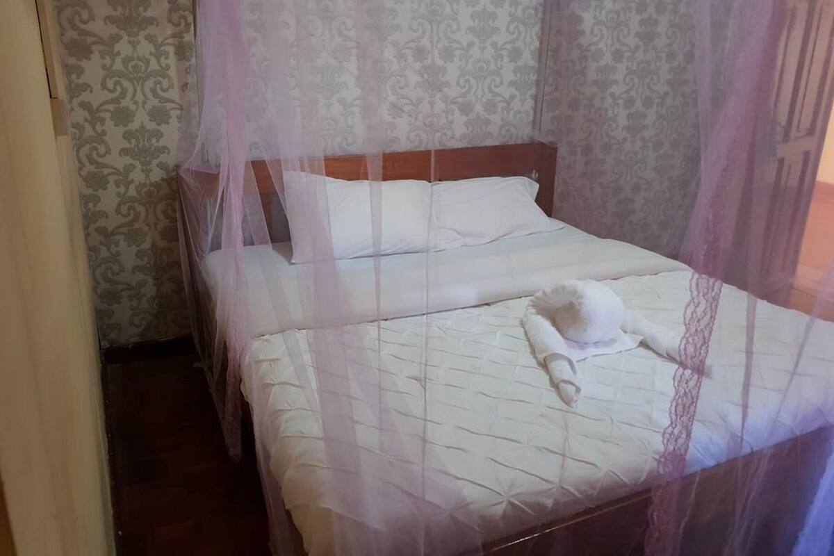 Habitación doble | Escritorio, cortinas opacas, wifi gratis y ropa de cama