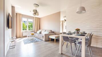 Apartment (005 B) | Living room | Flat-screen TV