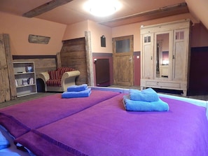3 chambres, lit de bébé portatif, Wi-Fi, literie fournie